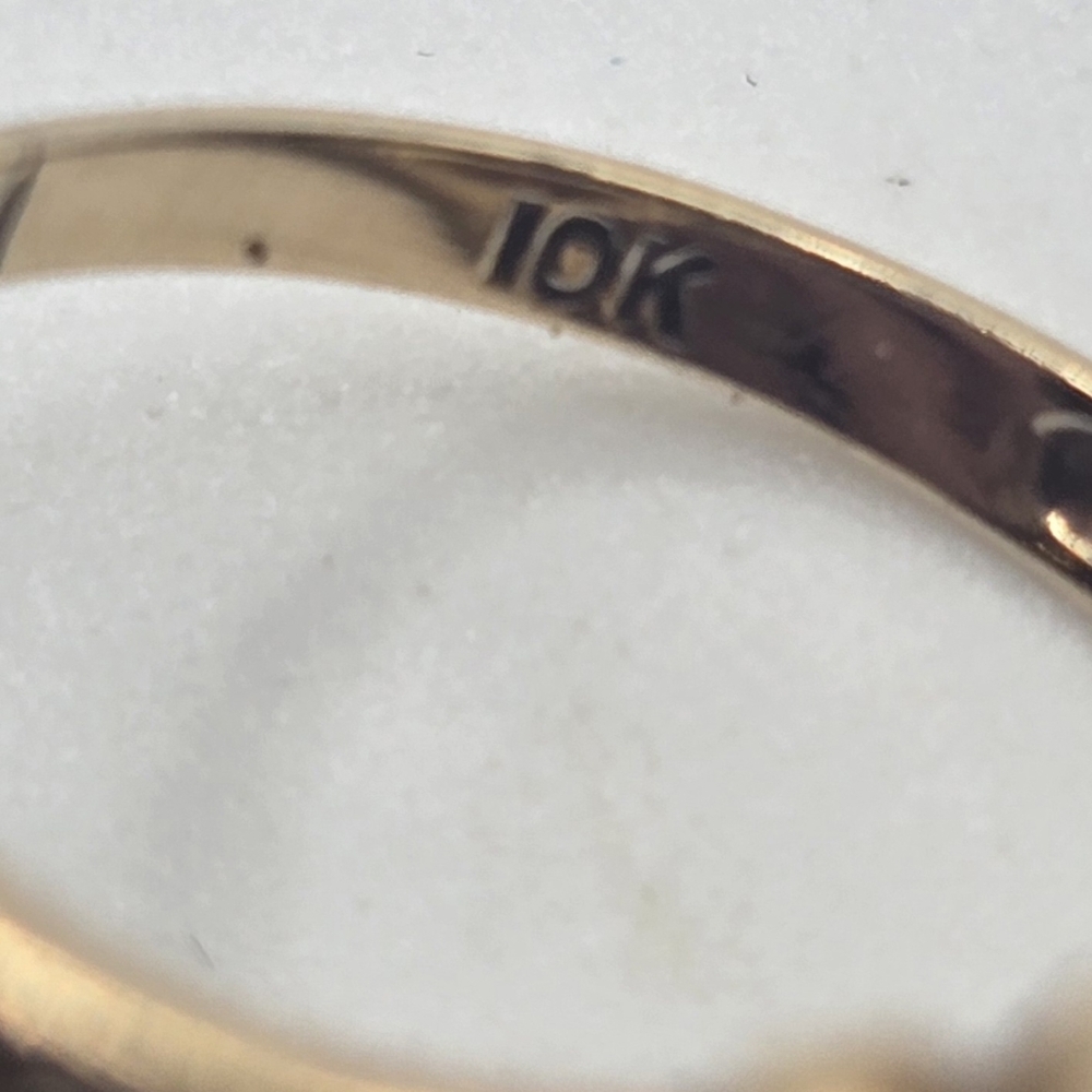 10k Gold Cameo Heart Ring - Picture 2 of 8